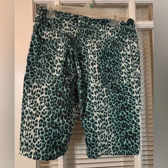 Leopard Print Shorts-Size 34 - Picture 3 of 6